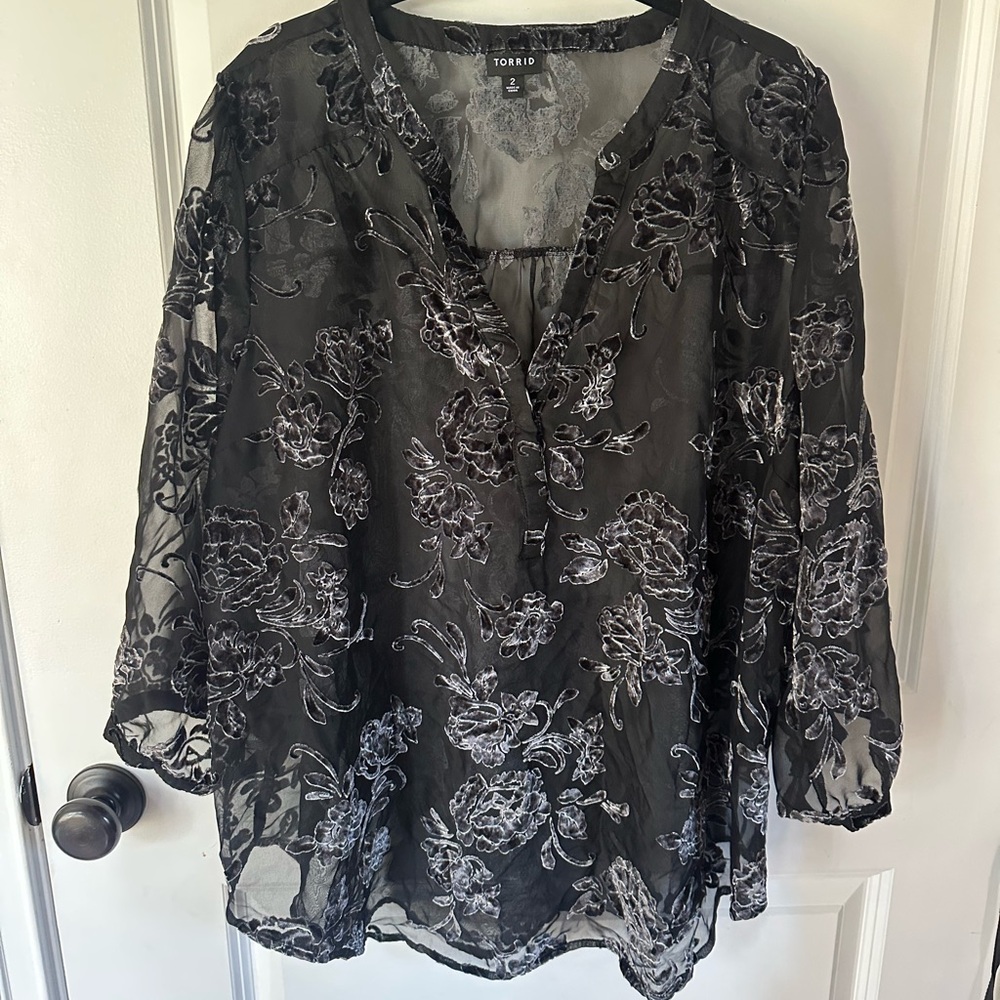 Torrid 2x Harper burnout velvet Black 3/4 sleeves pullover blouse Dahlia Floral